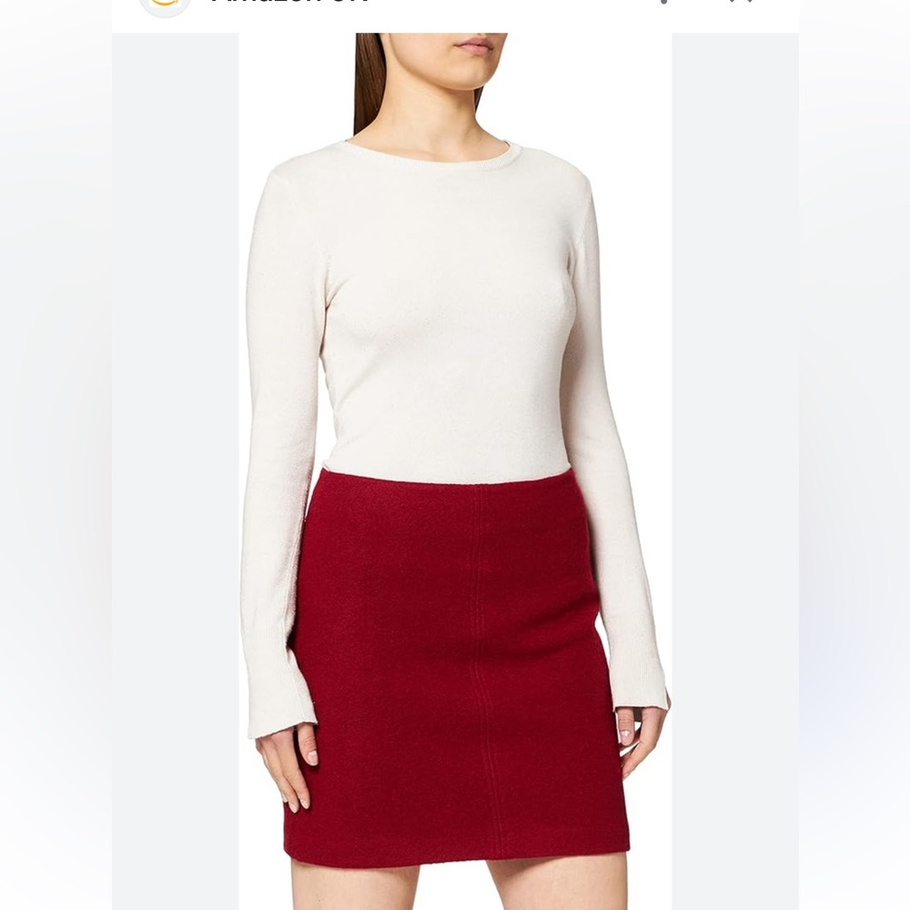 Tommy Hilfiger New With Tags Boiled Wool Red Full Zip Mini Skirt. Size 38